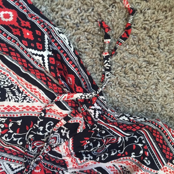 NWT romper with POCKETS! 😍 - Picture 3 of 4