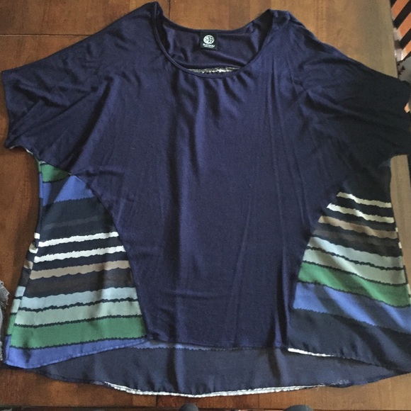 Navy tee with striped back
