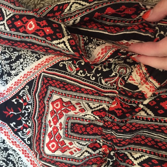 NWT romper with POCKETS 😍 - Picture 3 of 4