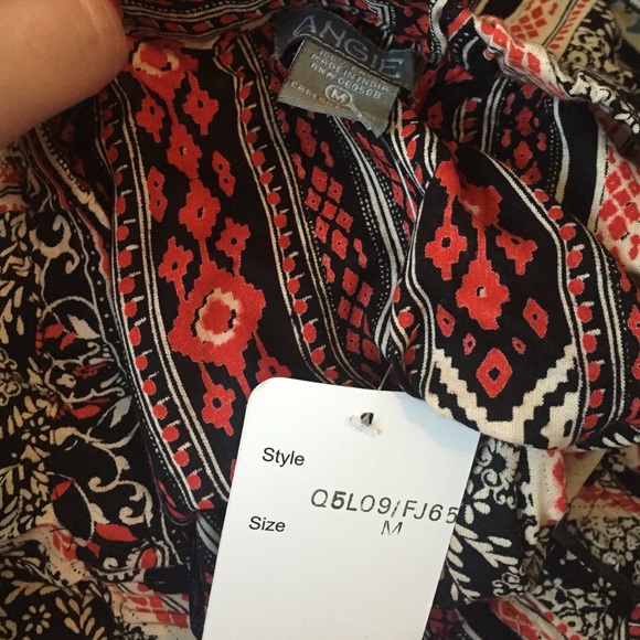 NWT romper with POCKETS 😍 - Picture 4 of 4