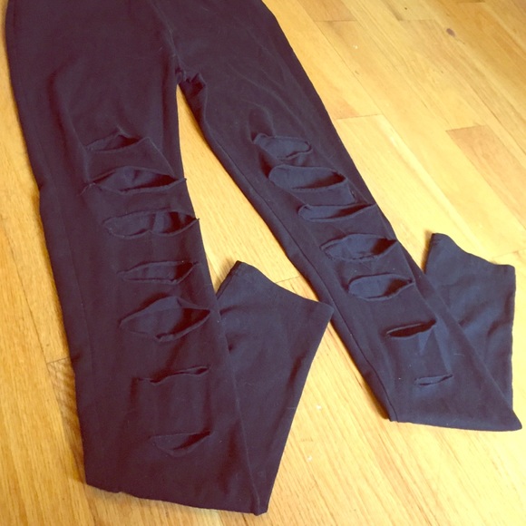 Ripped leggings