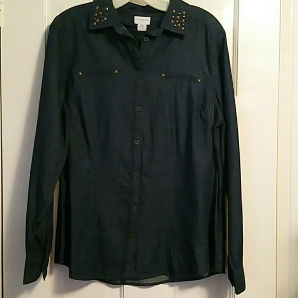 100% cotton top in blue.  Machine wash & dry