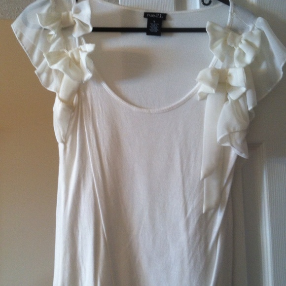 Rue21 bowed front top