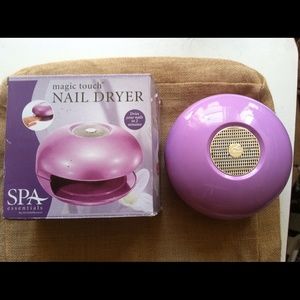 Nail dryer
