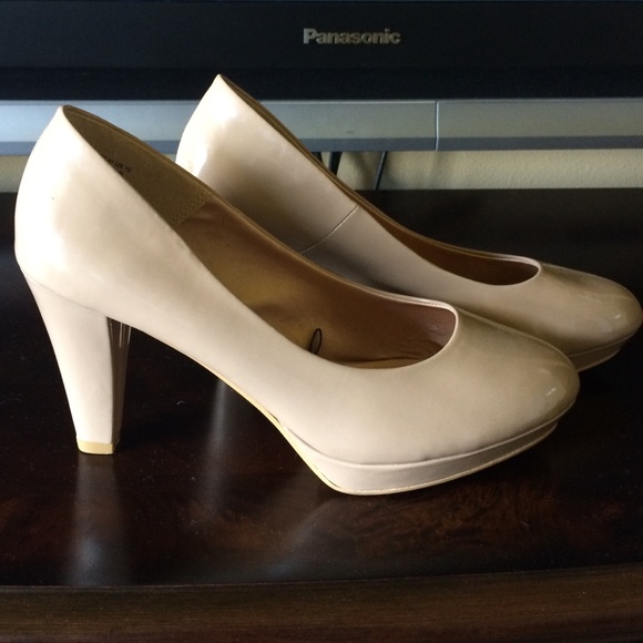 H&M nude color pumps