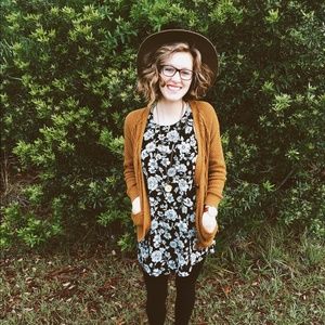 Meet your Posher, Olivia