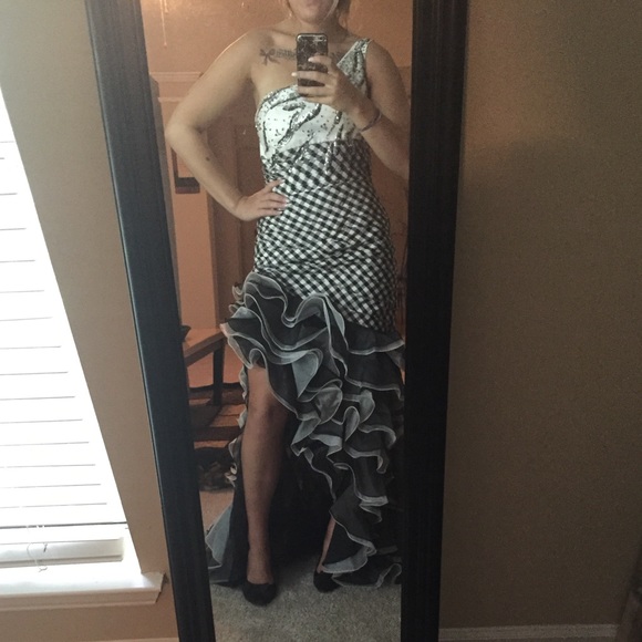 🎉**BLUSH PROM SHOWSTOPPING GOWN!** - Picture 2 of 4