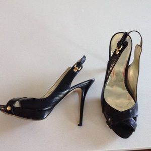 Size 10 Guess pumps