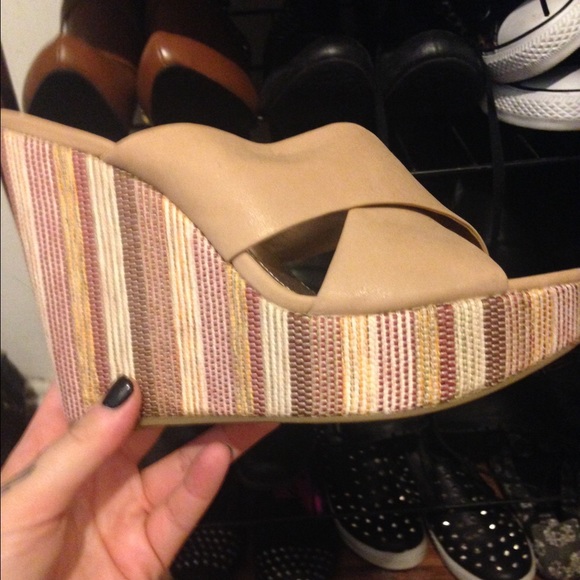BCBG Wedge‼️
