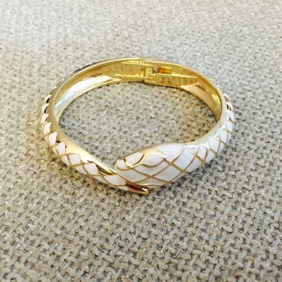 Banana republic snake gold Bracelet - Picture 2 of 4