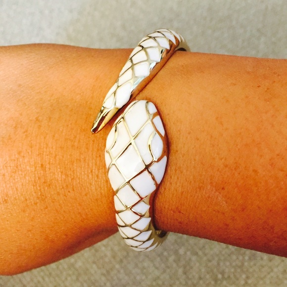 Banana republic snake gold Bracelet - Picture 3 of 4