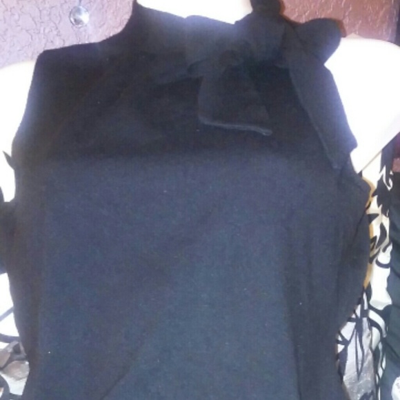Black shell top wirh bow