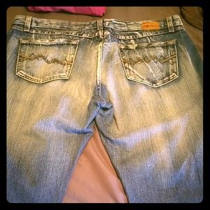 Buckle jeans
