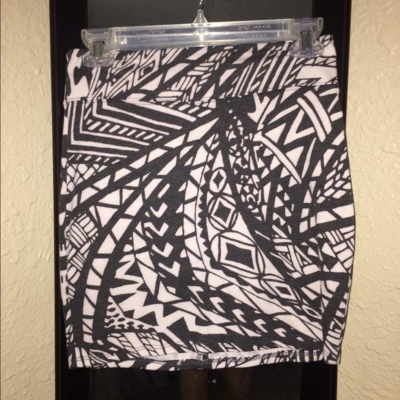 Aztec skirt - Picture 2 of 2
