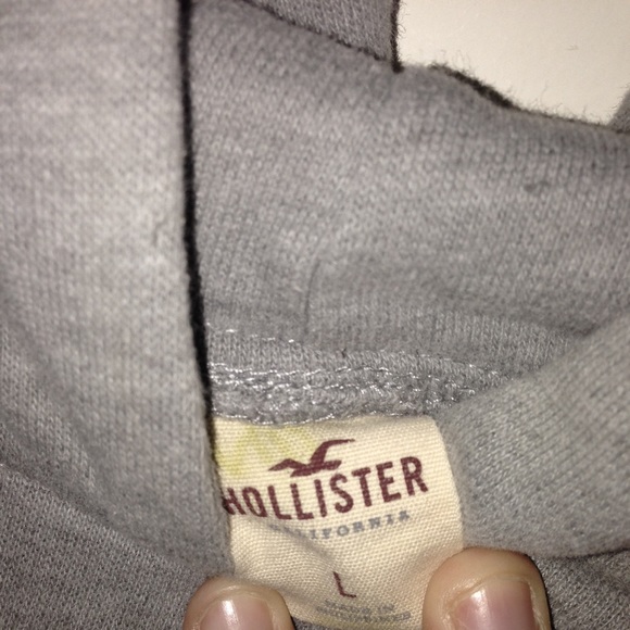 Gray Hollister Sweater Saying Southern California - Picture 3 of 3