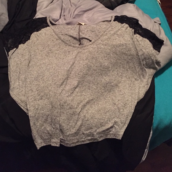 Super cute shirt with lace