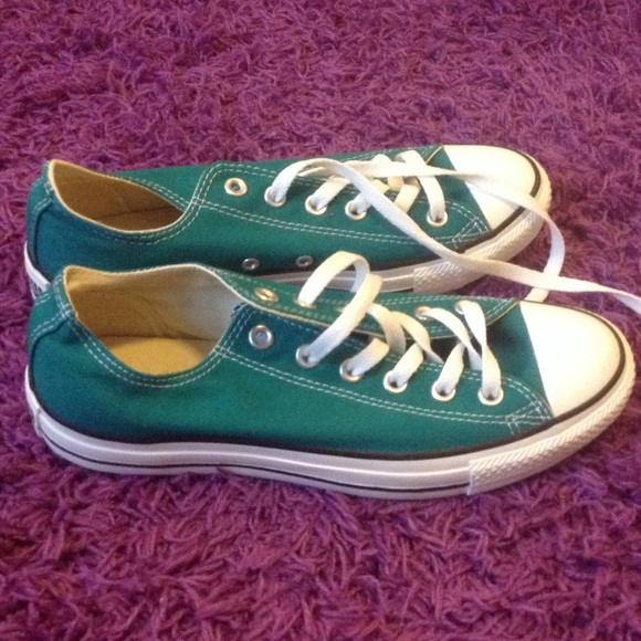 Green Converse (unisex) - Picture 2 of 4