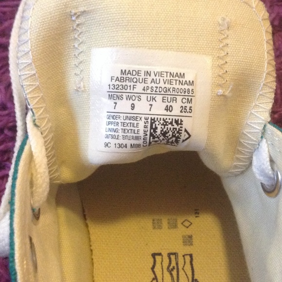 Green Converse (unisex) - Picture 3 of 4