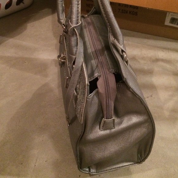 Purse - Picture 2 of 3