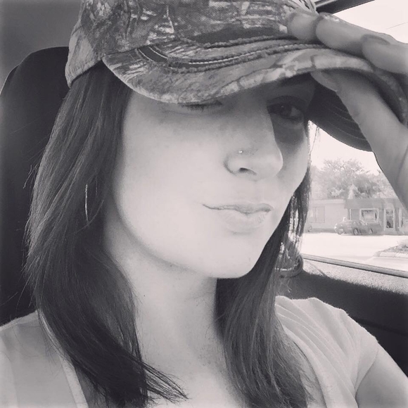 Meet your Posher, Caitlin