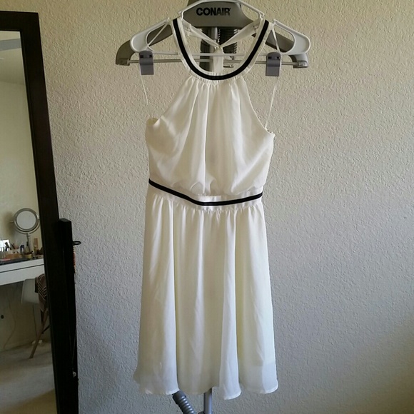 White Dress 2 - Picture 1 of 2