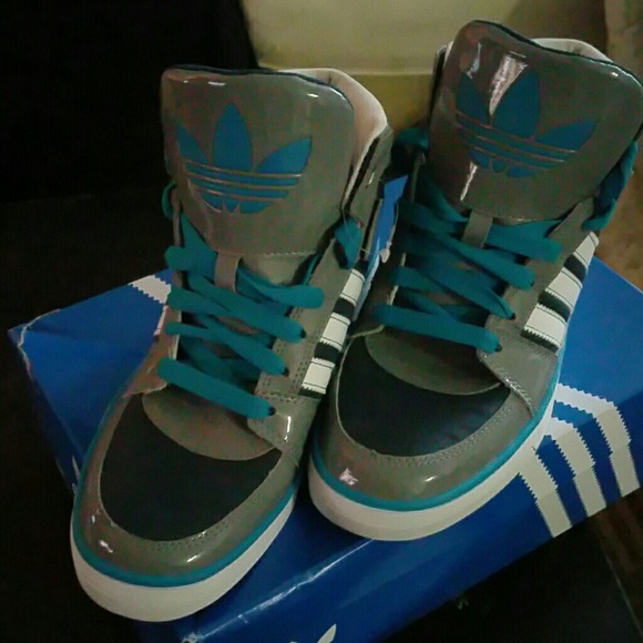 Adidas hi tops size 7 runs like 8 1/2 in women's
