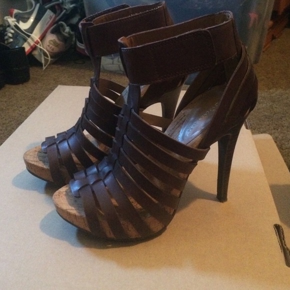 BCBG brown heels