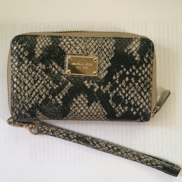 Michael kors wrislet