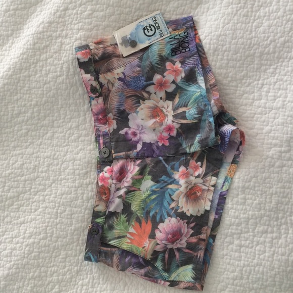 Very cute floral swim shorts! 🌸