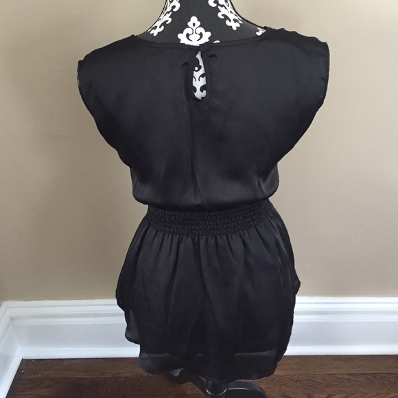 Forever 21 Cute, Dressy Top - Picture 3 of 4