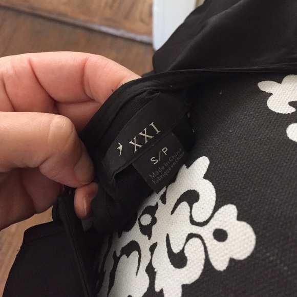 Forever 21 Cute, Dressy Top - Picture 4 of 4