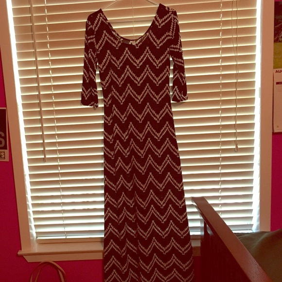 Quarter length sleeve maxi dress SO cute!!