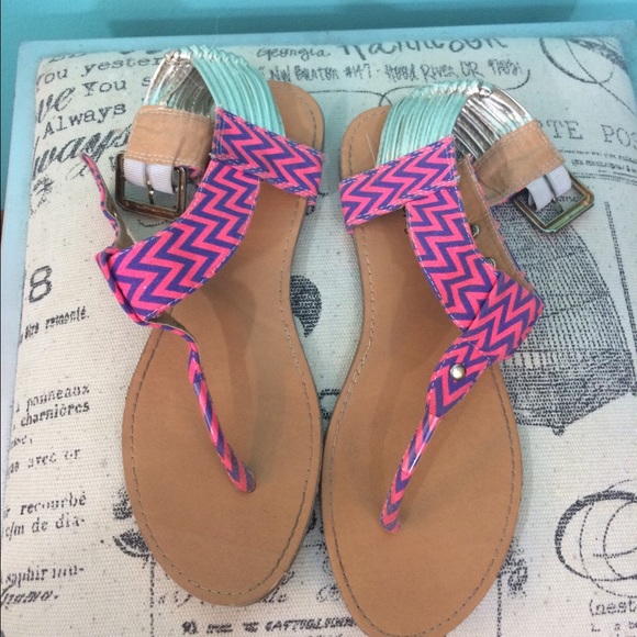 Chevron Sandals - Picture 2 of 3