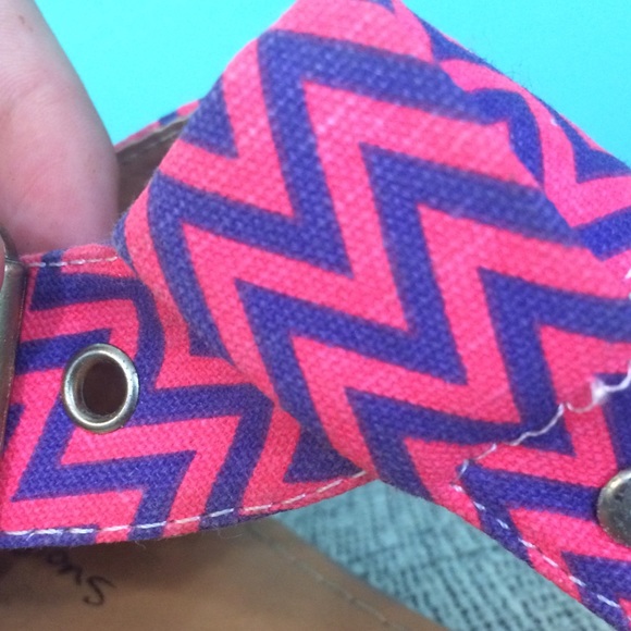 Chevron Sandals - Picture 3 of 3