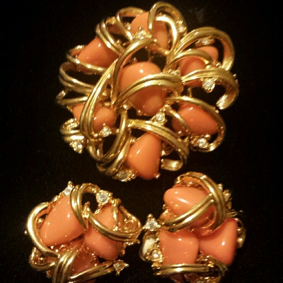Joan Rivers Vintage Collection brooch and Earrings - Picture 3 of 5
