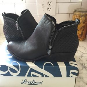 Lucky booties // size 9
