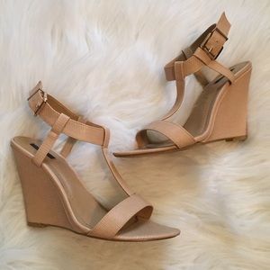 Nude wedge