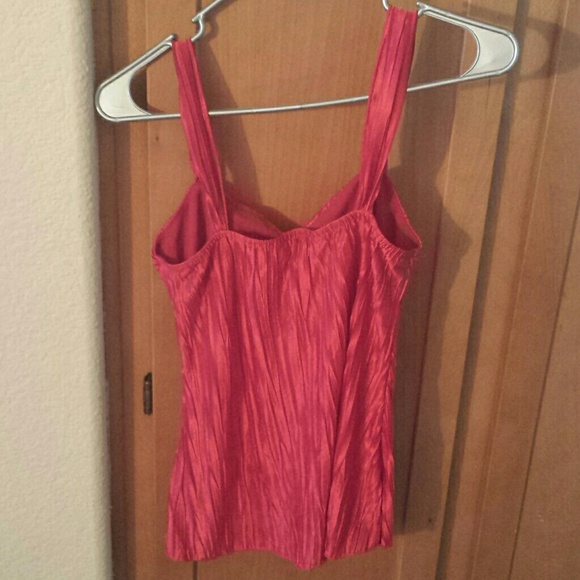 🚫 SOLD 🚫 Ruffled Top - Picture 2 of 2