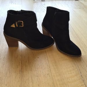 f21 faux suede ankle boots w/gold accents