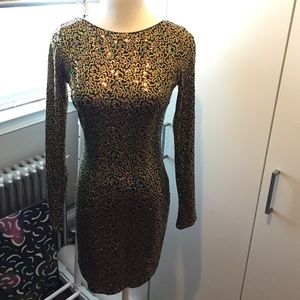 ✨FLASH SALE✨Sequin body con dress