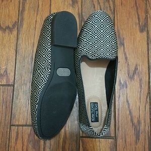 Black and white print slip on