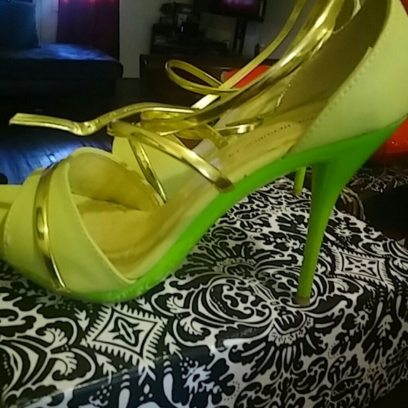 Heels - Picture 3 of 4