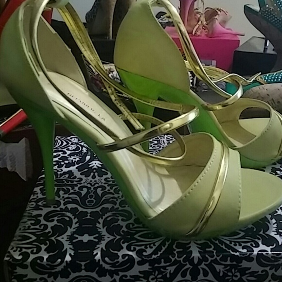 Heels - Picture 4 of 4