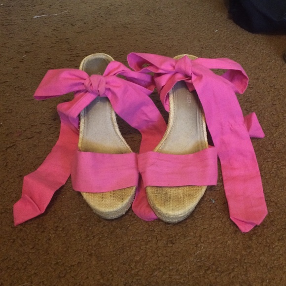 Pink wedges