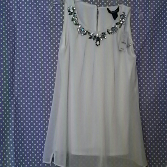 Ladies blouse. - Picture 2 of 2