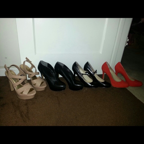 4 pair of practically NEW shoes! Going fast!