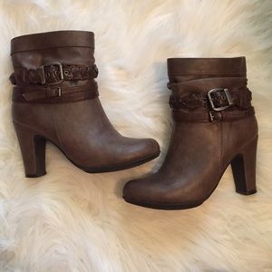 Light brown booties
