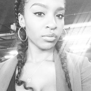 Meet your Posher, Riana