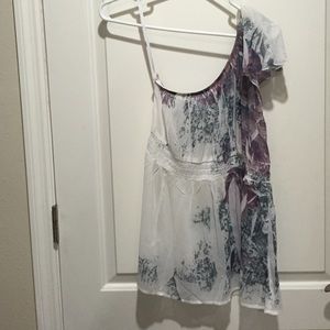 One shoulder top