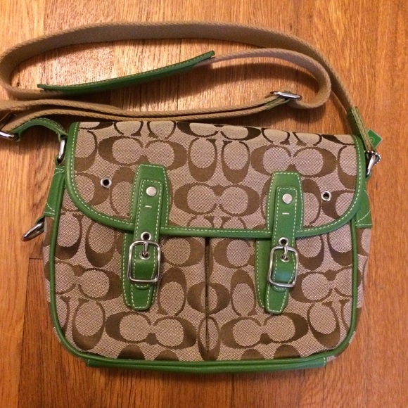 Coach signature crossbody/shoulder bag 💚